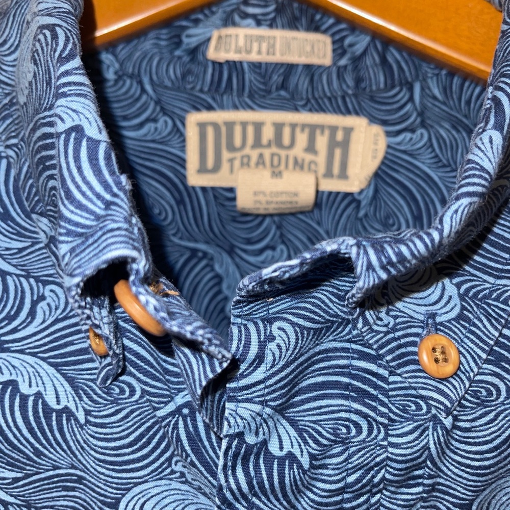 Duluth Trading Company Untucked Relaxed Fit Shirt Button Short Sleeve Medium.